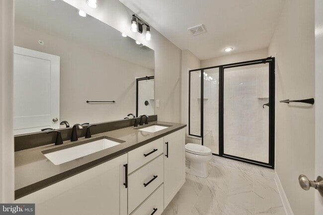 Building Photo - 328 Walnut St