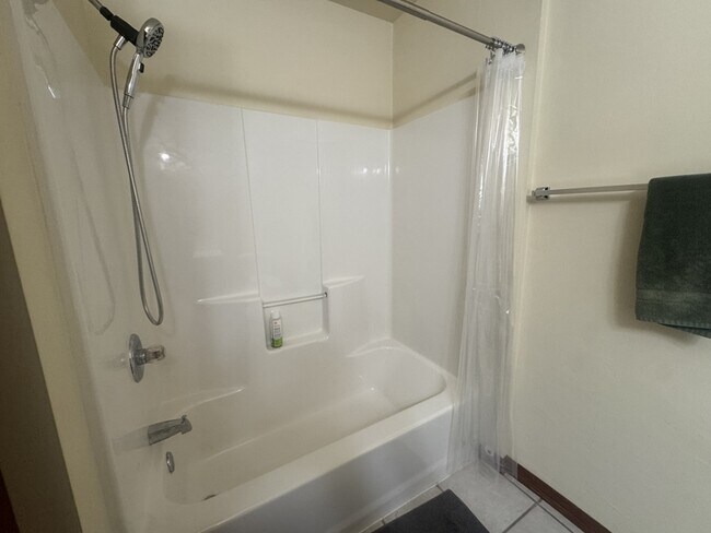 Building Photo - 2037-2039-2039 River Point Ct