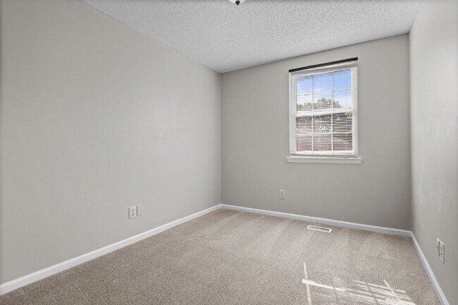 Building Photo - 1301 Neelys Bend Rd