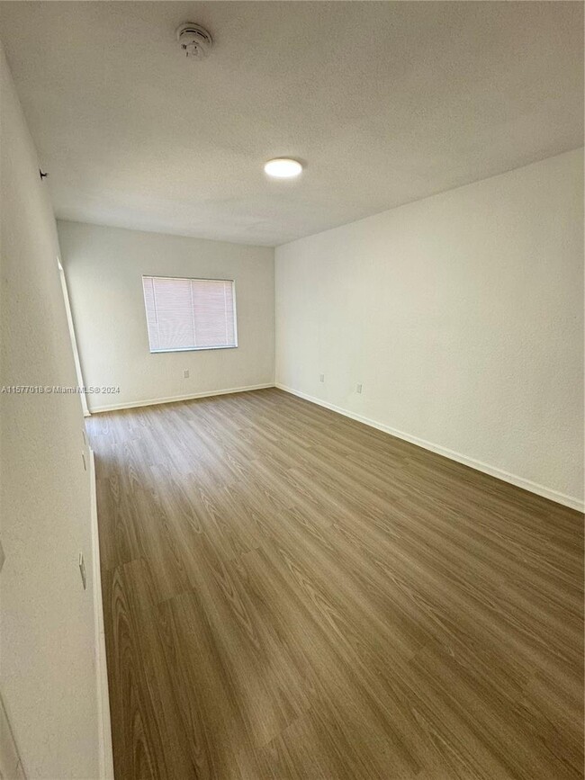 Building Photo - Riverside Drive, Coral Springs, FL 33065 -...