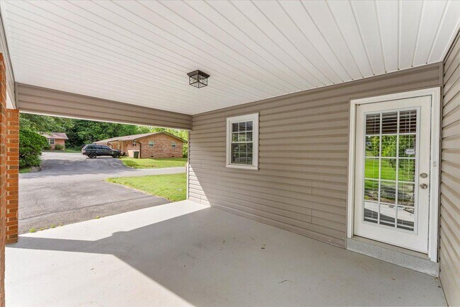 Building Photo - 1004 Murphy Rd