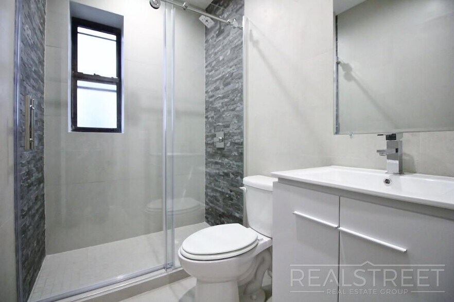 Building Photo - Stunning New 2 Bed in Crown Heights with Lounge & Backyard!