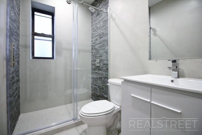Building Photo - Stunning New 2 Bed in Crown Heights with L...