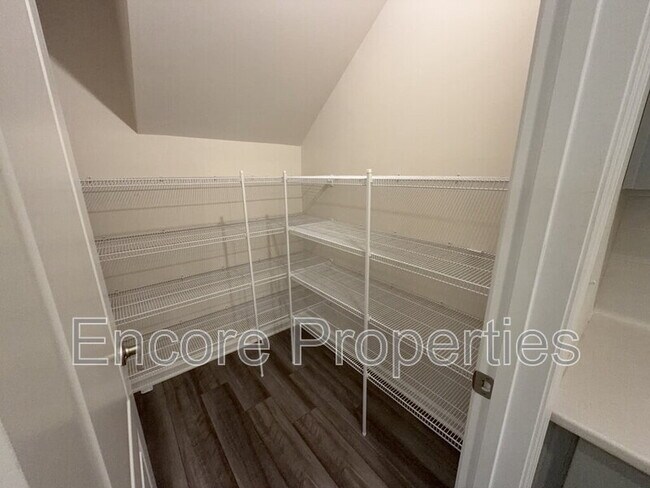Building Photo - 304 Joneshaven Dr