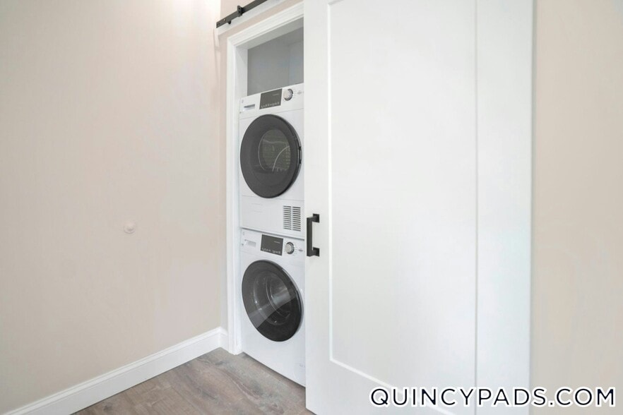 Building Photo - 63 Presidential Dr