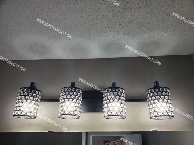 Building Photo - Gorgeous Modern Shawnee Townhome!! So much...