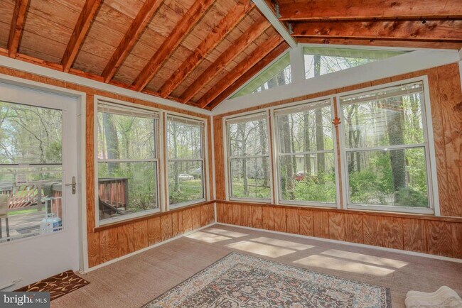 Building Photo - 359 Point to Point Rd