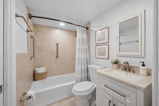 Building Photo - 815 Middle River Dr