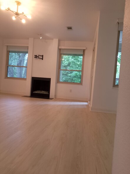 Living Room-River below - 1446 Cliff Ct