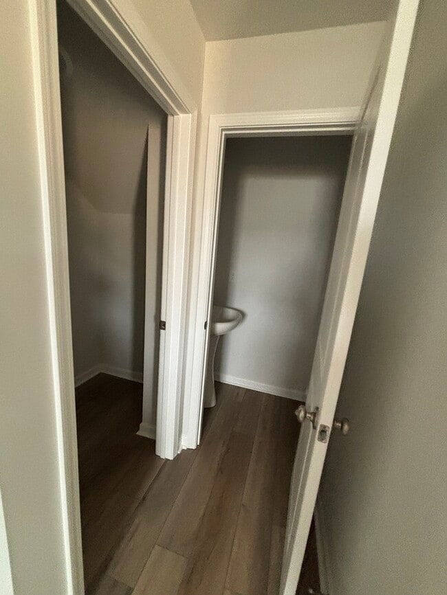 Building Photo - 364 Hardwick Dr