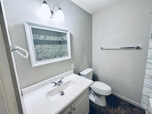 Building Photo - 3822 Southway Dr