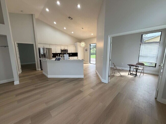 Building Photo - 6240 Fairskies Dr