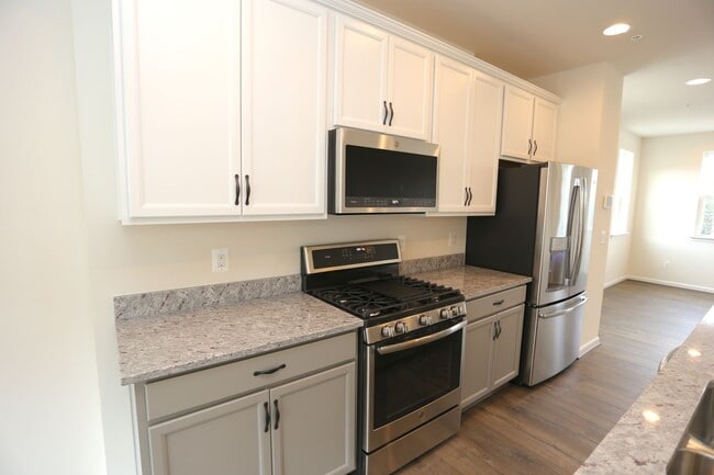 Building Photo - 14317 Summit View Ln