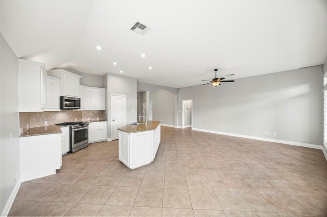 Building Photo - 31815 Forest Oak Ln