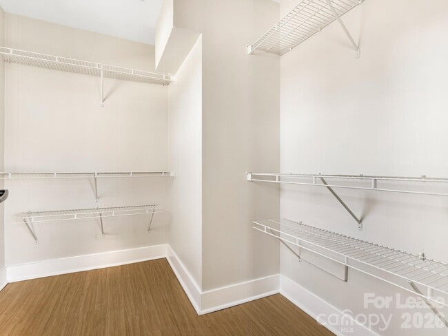 Building Photo - 514 W 10th St