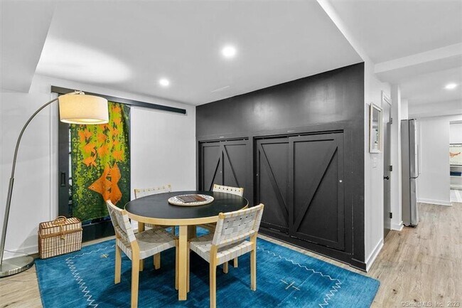 Building Photo - 20 Academy St