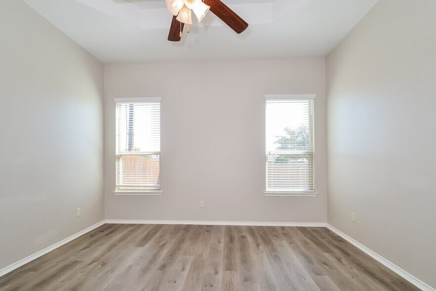 Building Photo - 1805 Lake Pine Dr