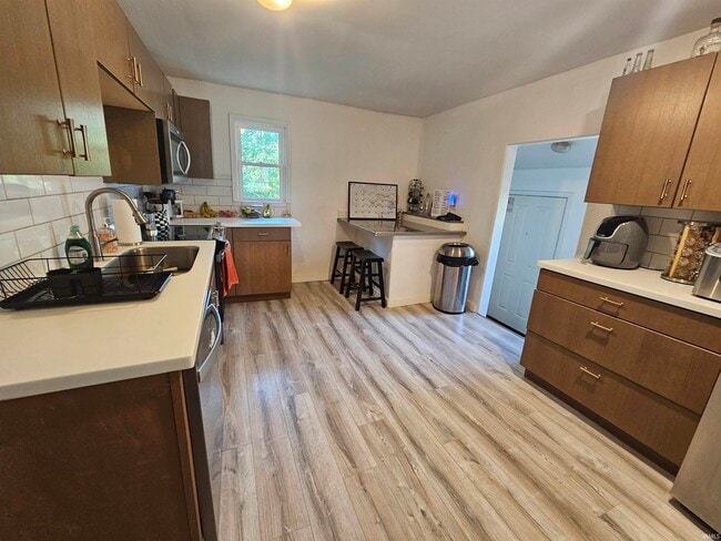 Building Photo - 817 N Park Ave