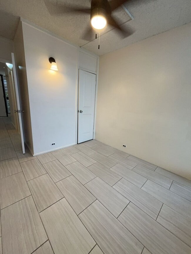 Building Photo - 2 bedroom, 1 bath, 1 parking for $1850/month!