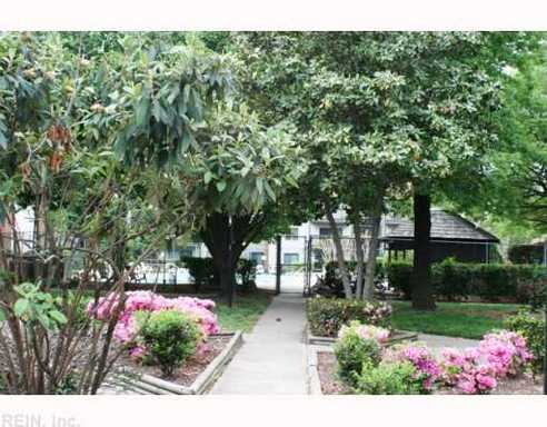 Building Photo - 1BR/BA Condo in Hampton Club!!