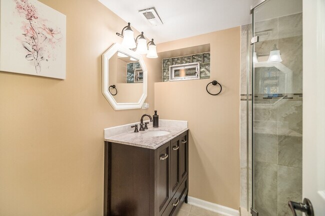 Building Photo - 16 W Edward St