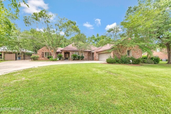 Building Photo - 403 Phoenix Dr