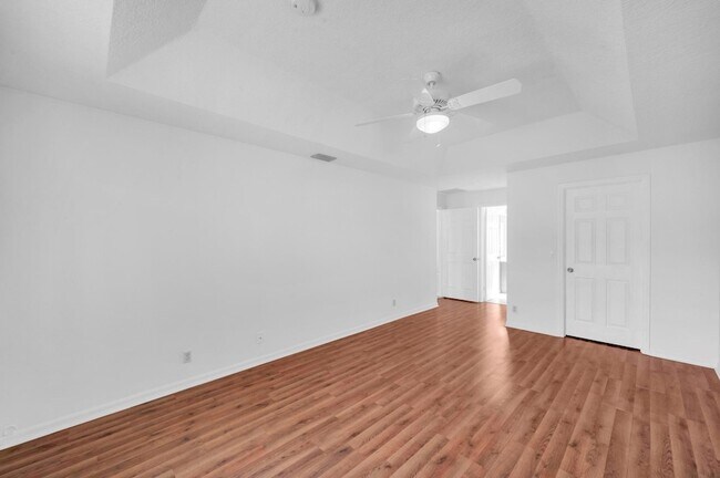Building Photo - 446 SW S Quick Cir