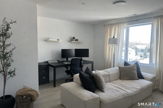 Building Photo - 211 Ferry Blvd