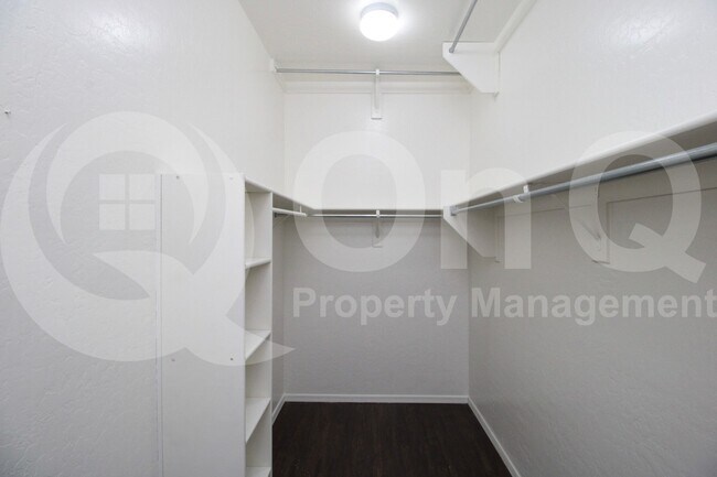 Building Photo - 1225 N 36th St
