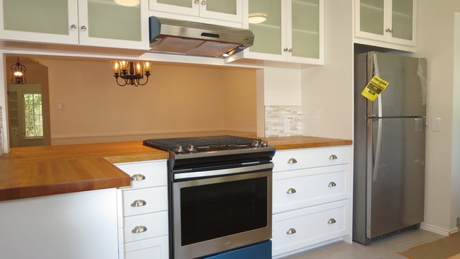 BRAND NEW HIGH BTU S/S Stove/Oven. 4-Light High CFM Exhaust Blower - 1103 S Crescent Heights Blvd