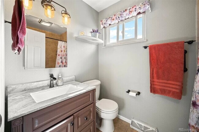 Building Photo - 9786 Orangewood Dr