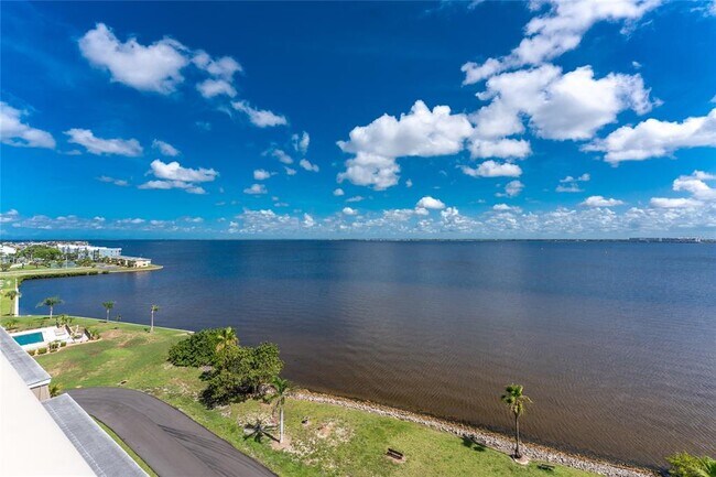 Building Photo - 1500 Park Beach Cir