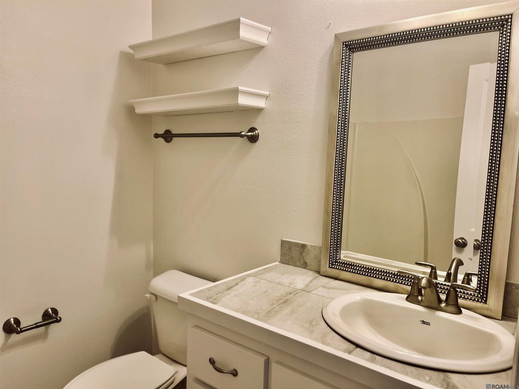Building Photo - 10836 Field Pointe Dr