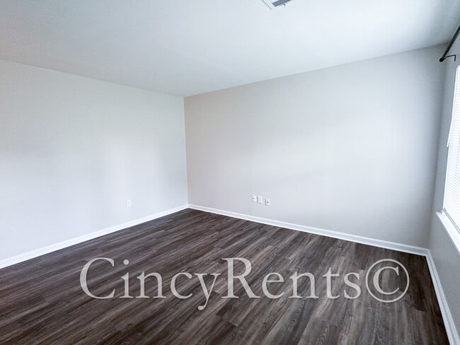 Building Photo - 988 Stratford Pl