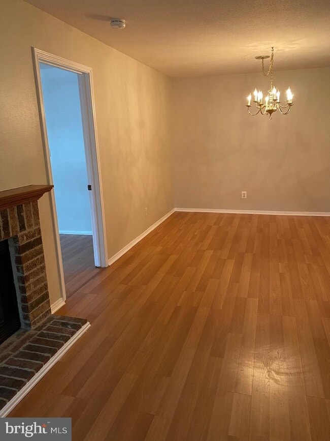 Building Photo - 310 Canterbury Rd