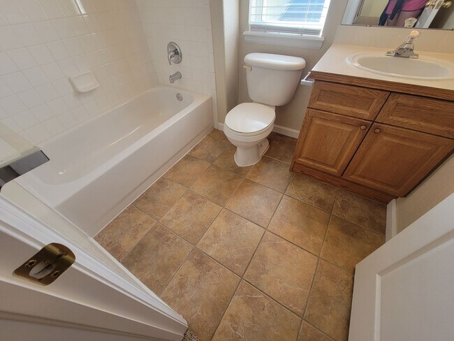 Building Photo - West Longmont 2 story single family home f...