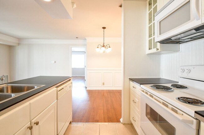 Building Photo - 102 Chesterfield Ln