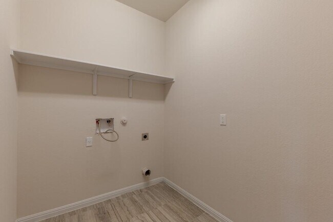 Building Photo - 205 Falkland St