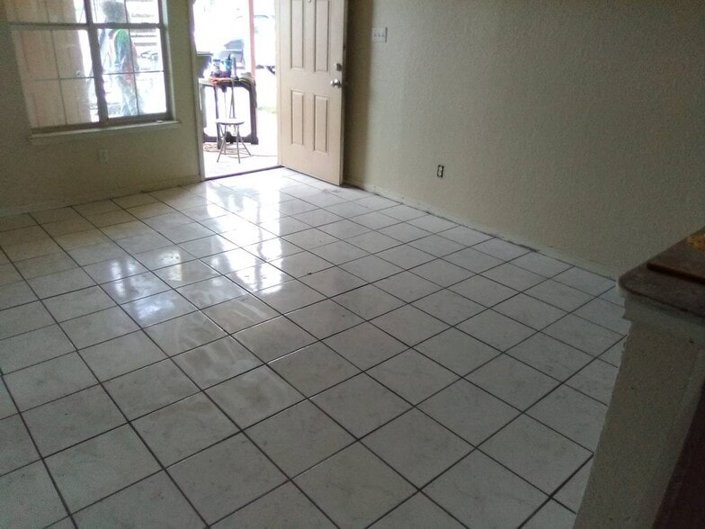 Building Photo - 2903 cantabrian dr