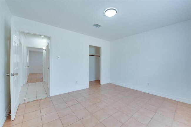 Building Photo - 2413 Woodgate St