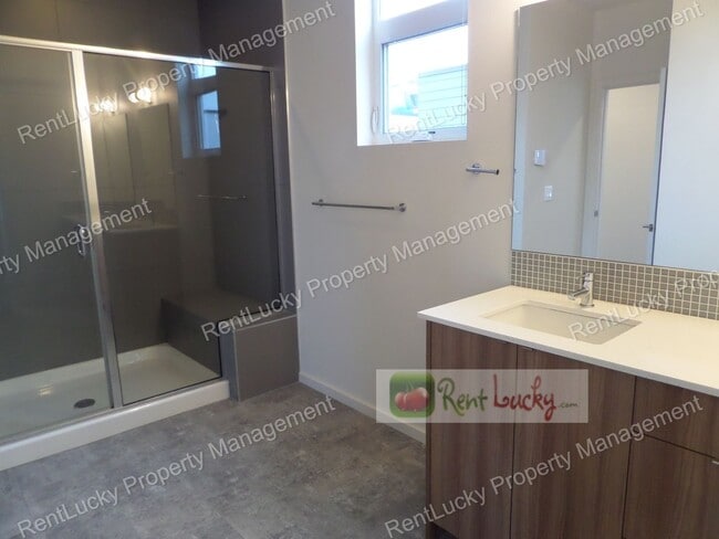 Building Photo - Stunning 4-Bedroom Newer Construction w/Huge VIEW Rooftop Deck in Fremont!!