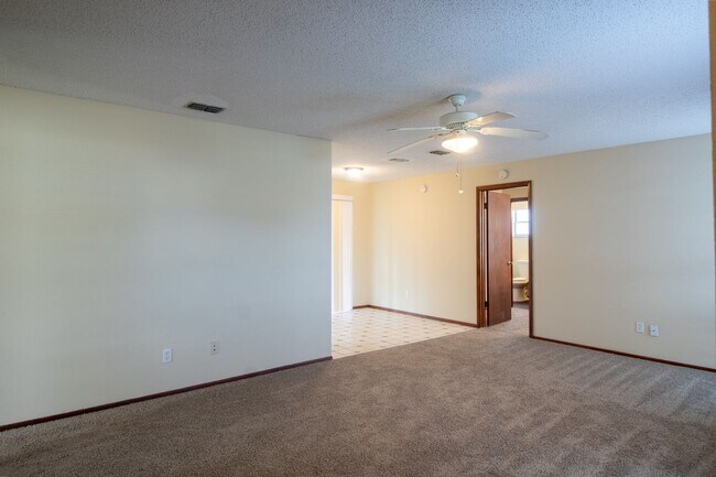 Building Photo - Move-In Ready 3-Bedroom, 2-Bathroom Rental...