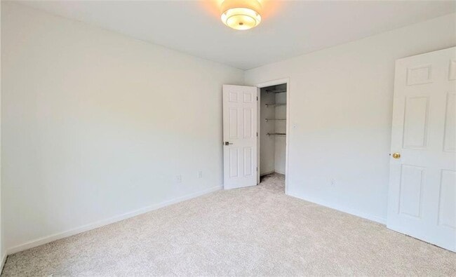 Building Photo - 253 Hampton Park Dr