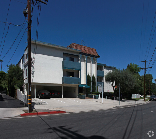 Building Photo - La Maison