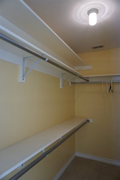Building Photo - 9805 Sterling Loop