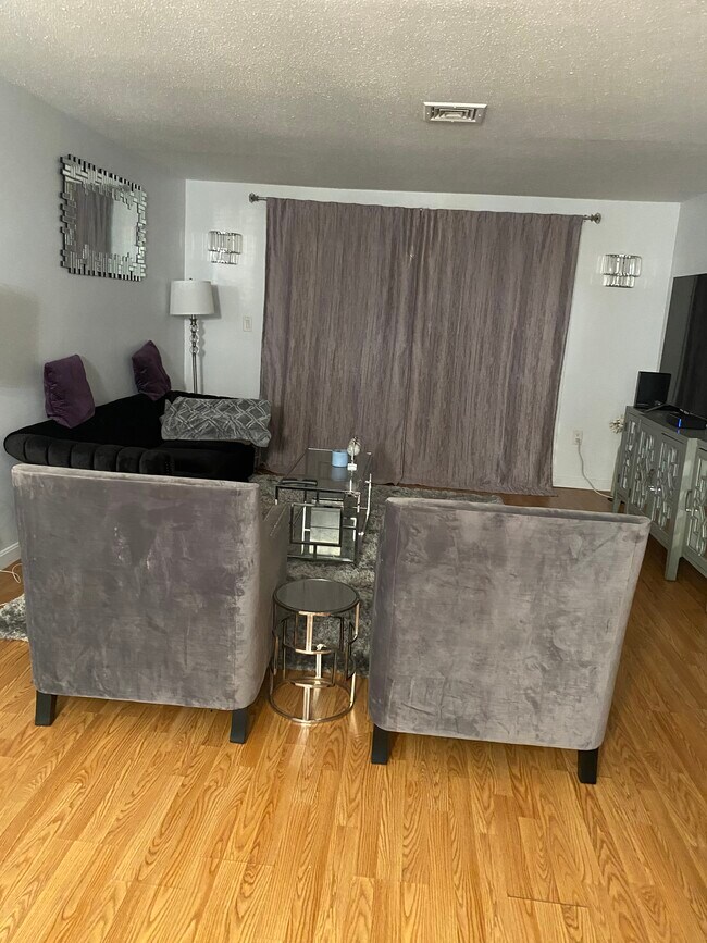 Building Photo - 15 Bower Rd