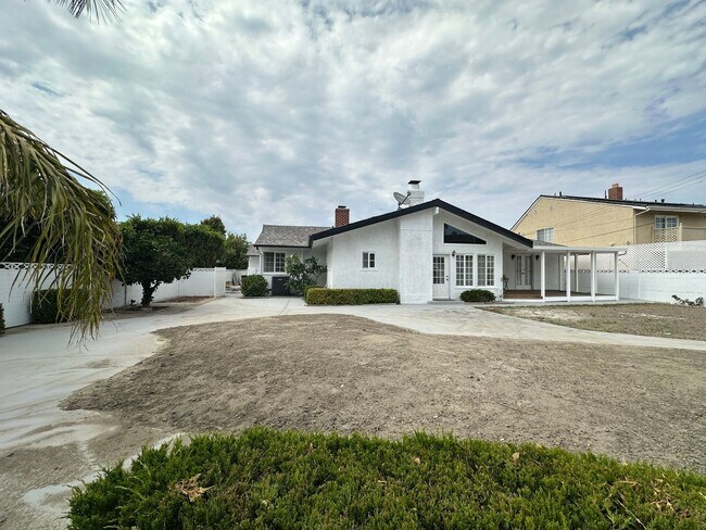 Building Photo - Newly Remodeled | 4 Bedrooms (2 Masters) |...