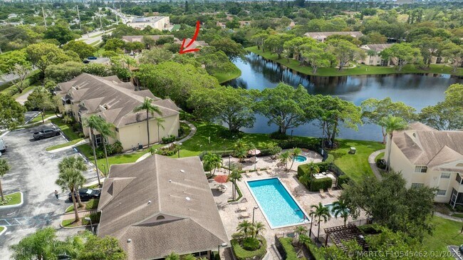 Building Photo - 660 Cypress Club Way