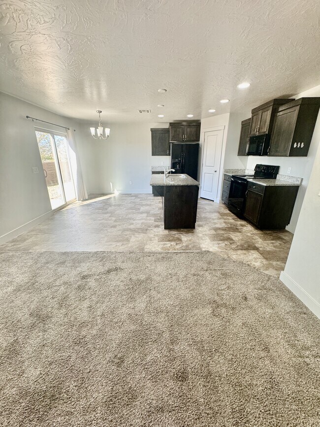 Building Photo - 3104 S Relic Ridge Dr