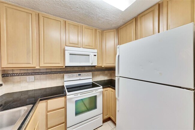 Building Photo - 2510 San Gabriel St
